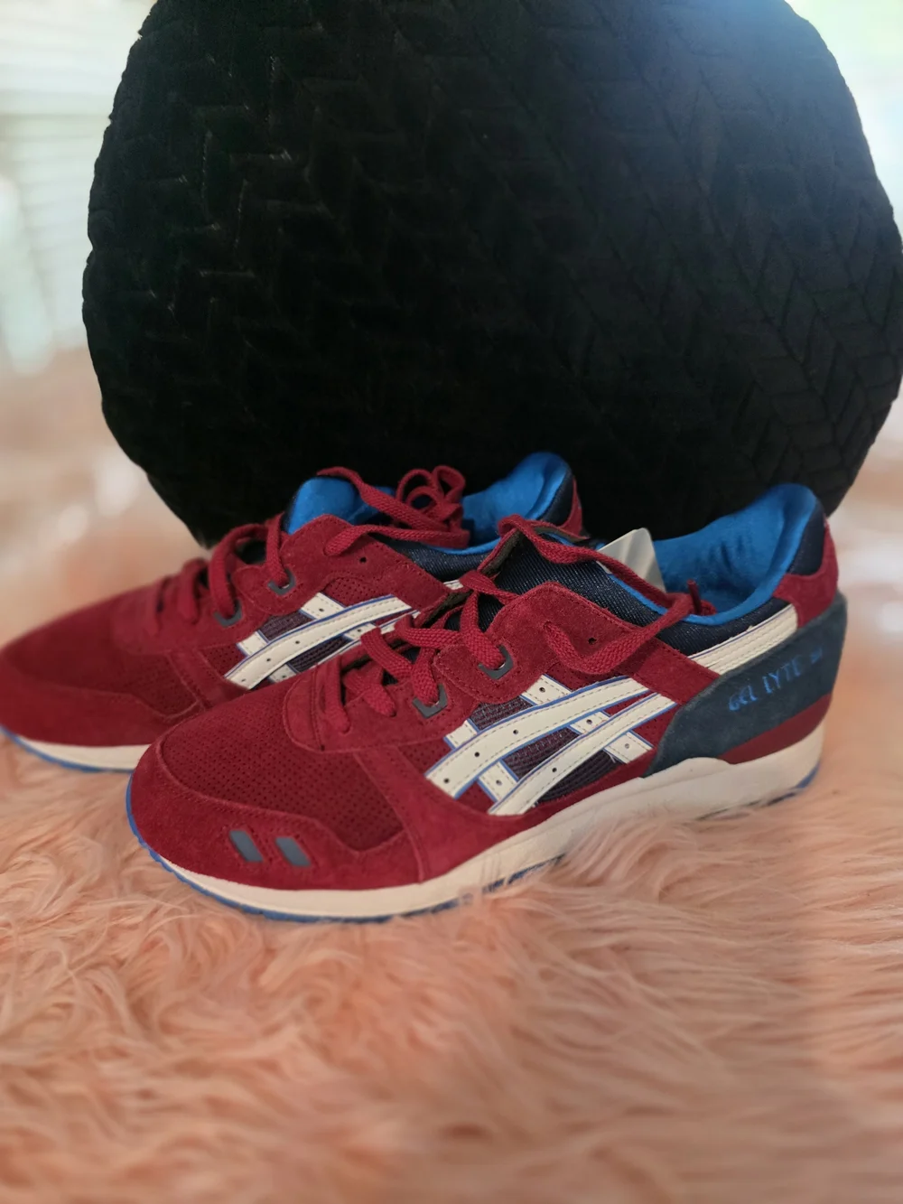 Men's Red Athletic Sneakers with Blue Lining - ASICS Style